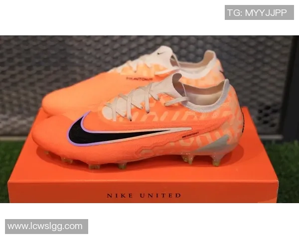 橙色球鞋点亮赛场足球明星展现独特风格与激情表演